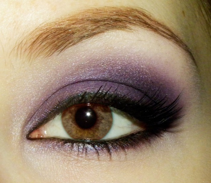 Get a Magnificent & Catchy Eye Make-up Following These 6 Easy Steps