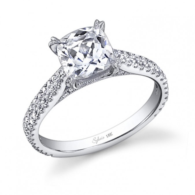 Cushion Cut Engagement Rings For Beautifying Her Finger