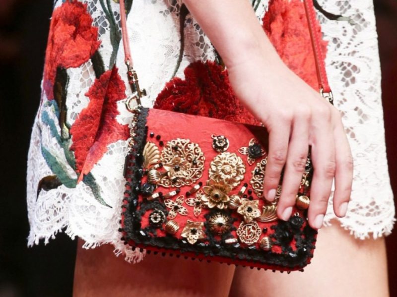 10 Valuable Accessories Each Fashionable Woman Should Own