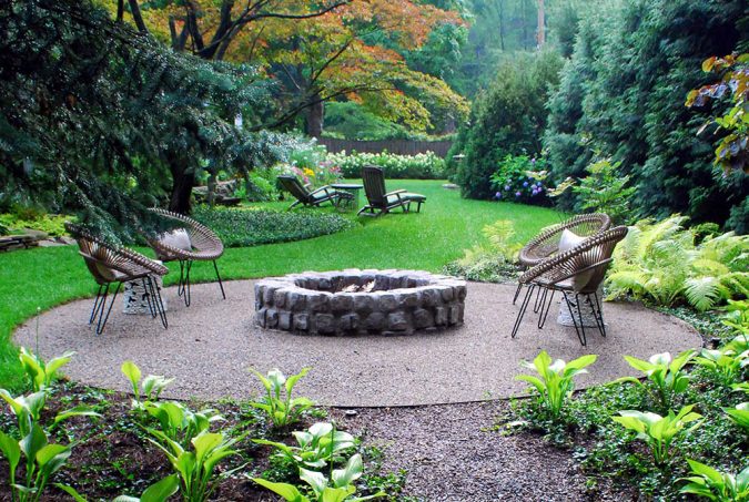 8 Delightful And Affordable Fire Pit Decoration Designs