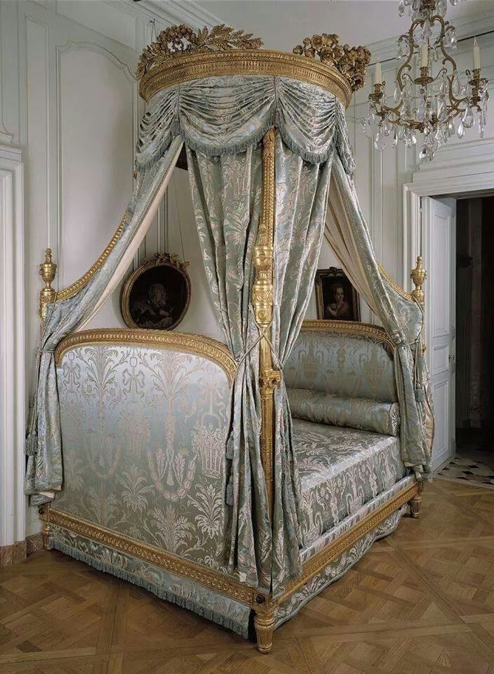 Canopy Beds Through History... 35+ Bedroom Designs