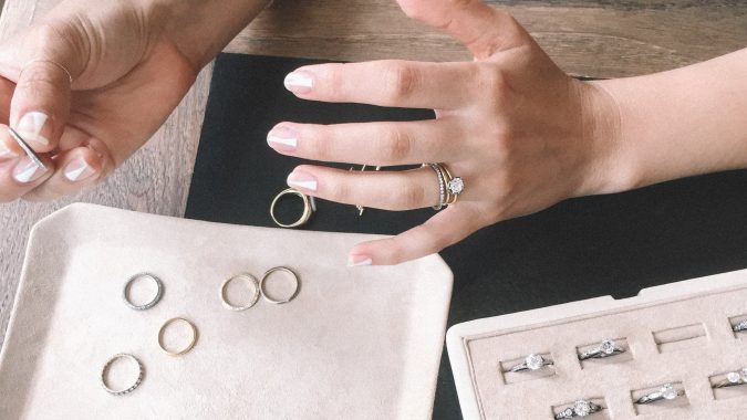 Consider your budget 3 Best Ways to Choose an Engagement Ring - 1