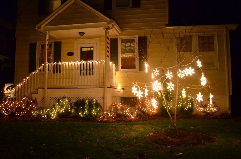 outdoor Christmas light decoration ideas 144 98+ Magical Christmas Light Decoration Ideas for Your Yard - 146