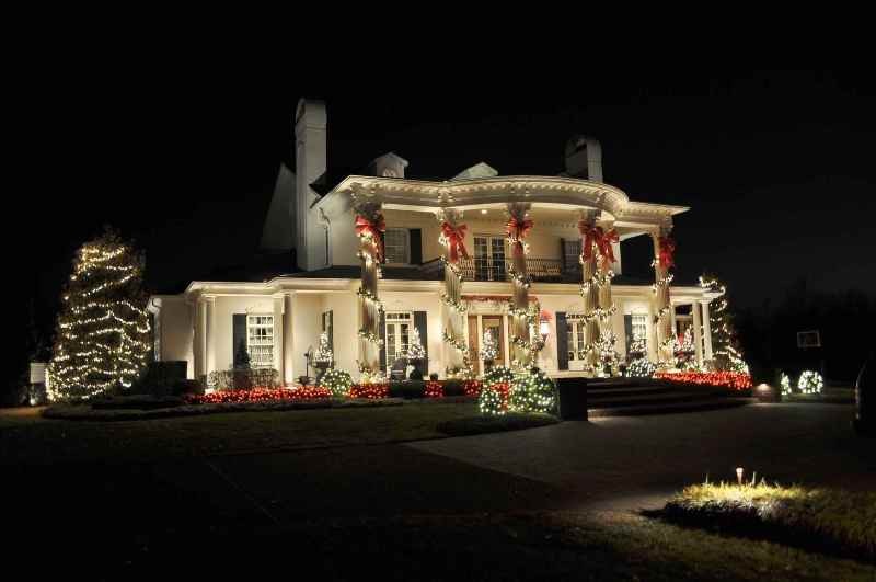 outdoor Christmas light decoration ideas 145 98+ Magical Christmas Light Decoration Ideas for Your Yard - 147