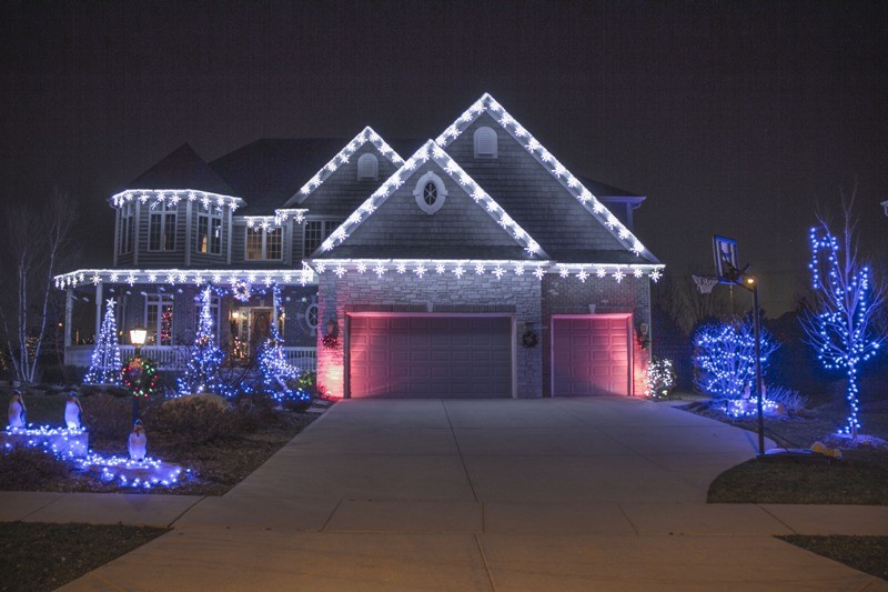 outdoor Christmas light decoration ideas 156 98+ Magical Christmas Light Decoration Ideas for Your Yard - 158