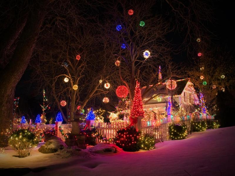 outdoor Christmas light decoration ideas 167 98+ Magical Christmas Light Decoration Ideas for Your Yard - 169