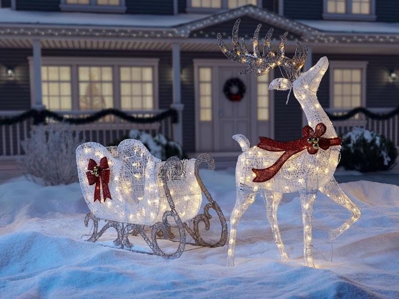 outdoor Christmas light decoration ideas 170 98+ Magical Christmas Light Decoration Ideas for Your Yard - 172