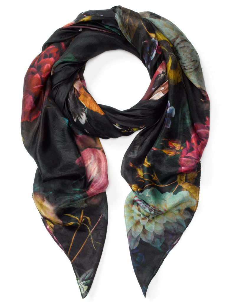 +25 Catchiest Scarf Trends For Women