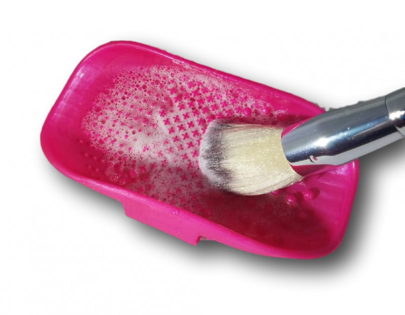 7 Best Ways To Clean Makeup Brushes Professionally