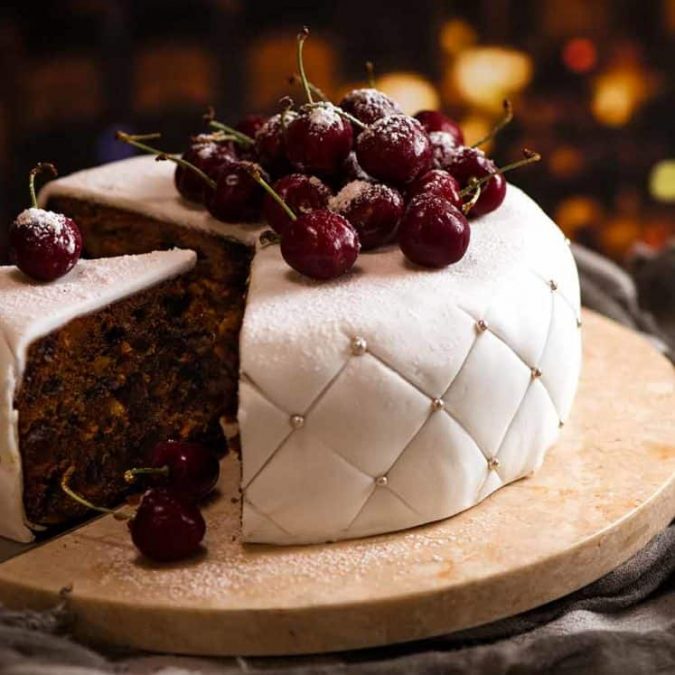 16 Mouthwatering Christmas Cake Decoration Ideas