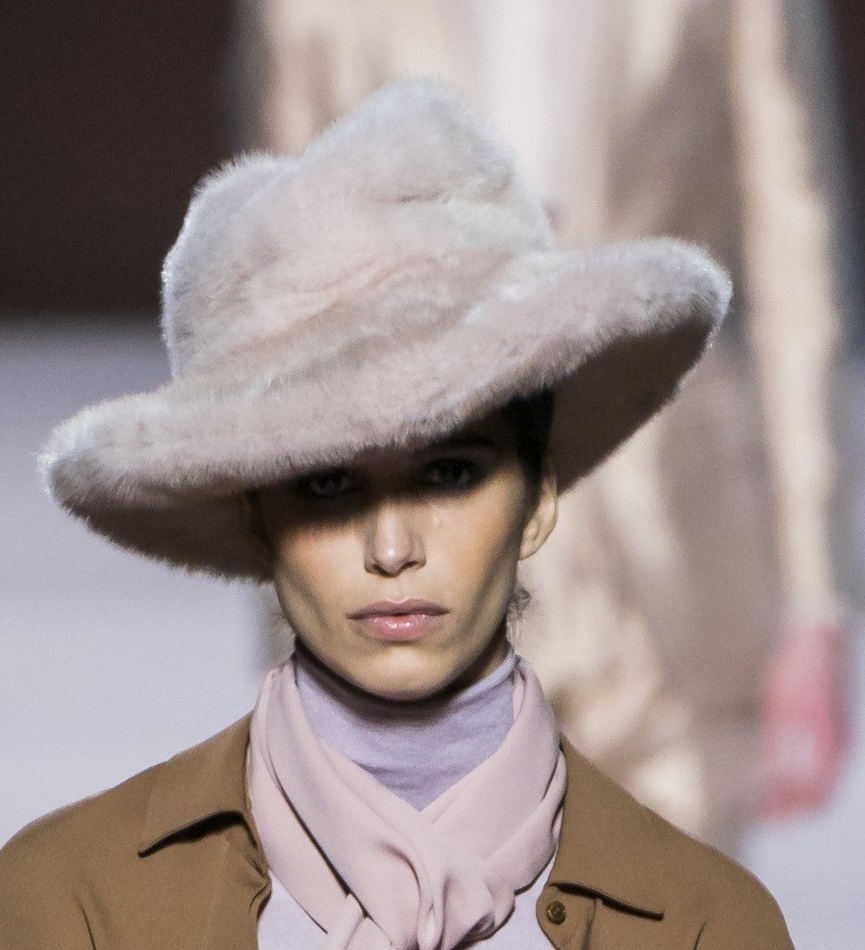 Top 10 Elegant Women’s Hat Trends For Winter