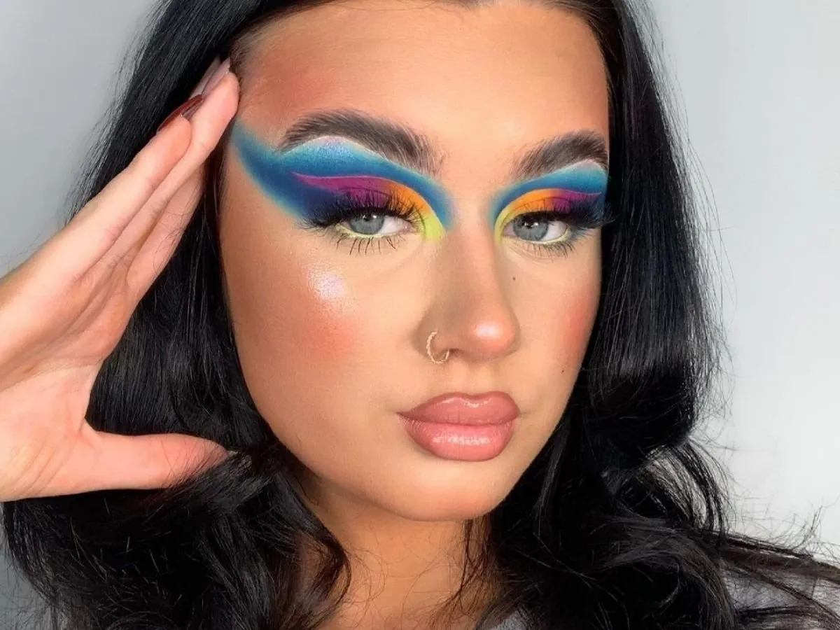 Bold and Bright Eyeshadow Colors Top 10 Beauty Trends 2025 : New York fashion week Spring 2025 - 3