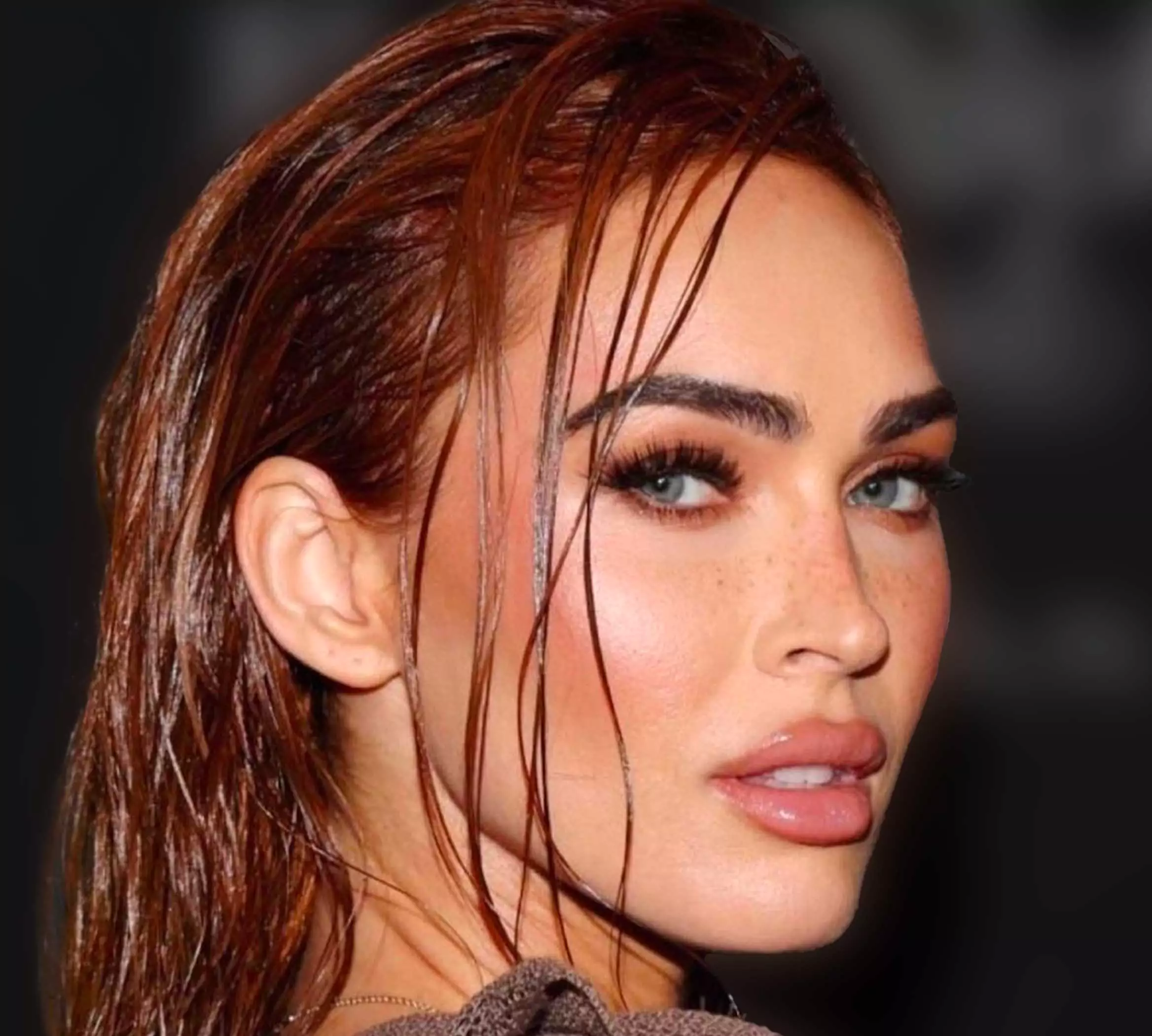 Wet Hair Look Top 10 Beauty Trends 2025 : New York fashion week Spring 2025 - 9