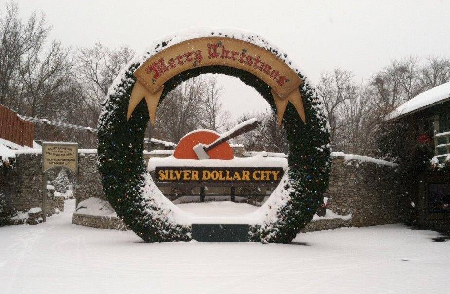 Winter "Discover Silver Dollar City: Branson's Top Attraction for Holiday Fun" - 8