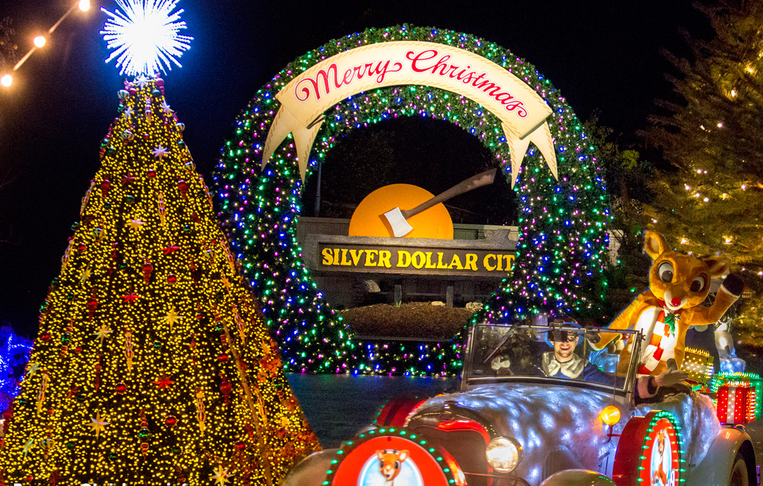 silver dollar city at holiday "Discover Silver Dollar City: Branson's Top Attraction for Holiday Fun" - 9