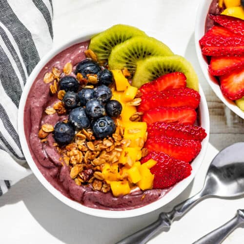 Acai Bowl "7 Must-Try Desserts from Around the World: The Best Sweet Treats" - 9