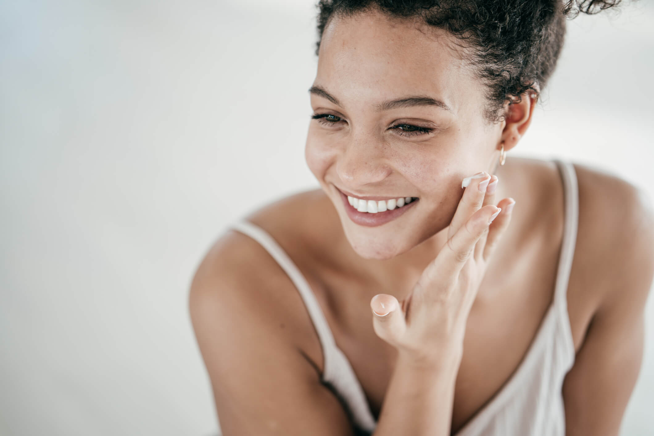 face retinol The Best Skincare Routine for Your 40s: Tips from Dermatologists - 8