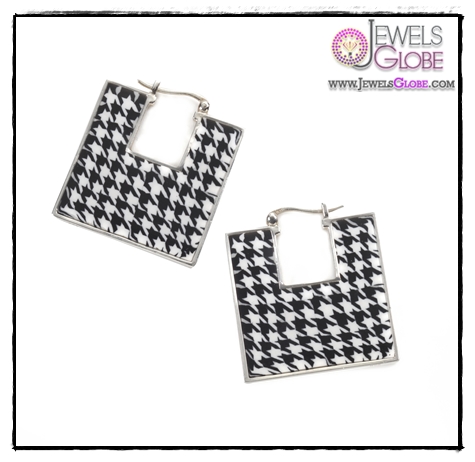 Square Earrings with Houndstooth Pattern Design